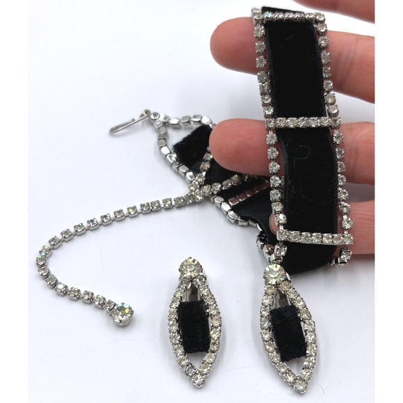 Authentic vintage Hobé 1940s Sparkling Velvet Choker Necklace & Earrings Set